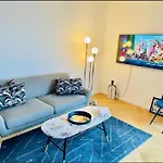 Central One Bedroom Apartment W Free Parking &Terrace