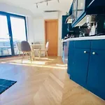 Central One Bedroom Apartment W Free Parking &Terrace