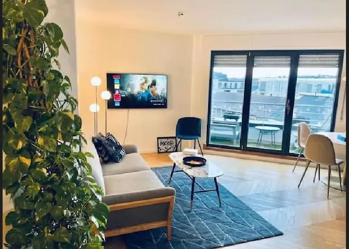 Central One Bedroom Apartment W Free Parking &Terrace