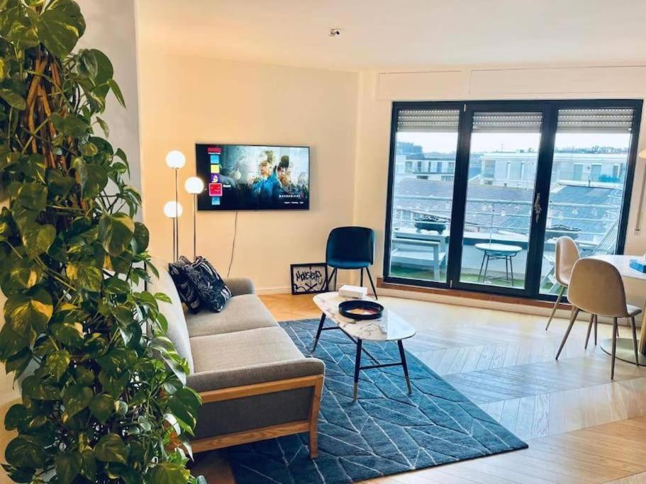 Apartment One Bedroom W Free Parking &terrace Luxemburg