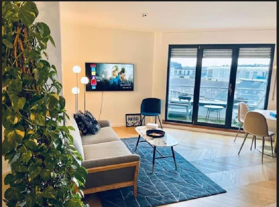 One Bedroom W Free Parking &terrace Luxemburg